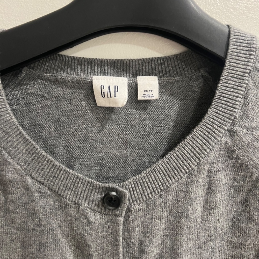 Gap basic knit sweater - Picture 2 of 4